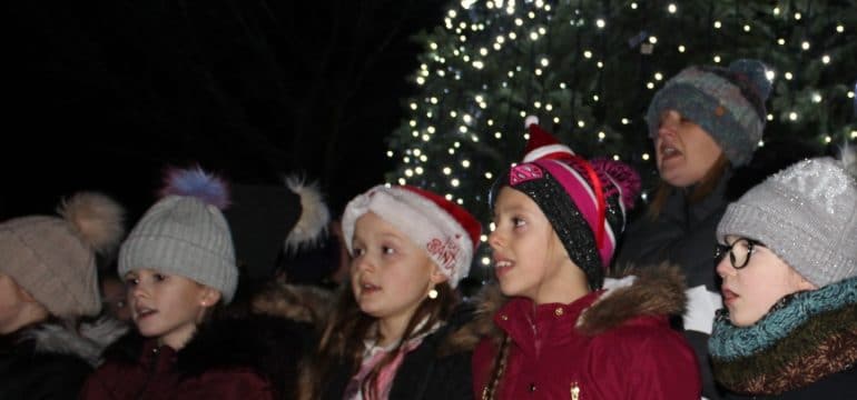 children singing